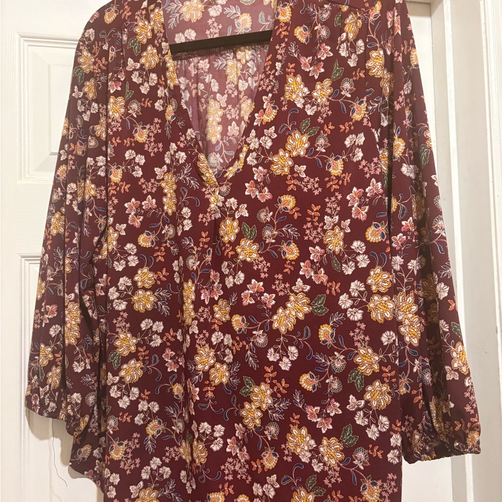 Vince Camuto Burgundy Floral V-Neck Blouse